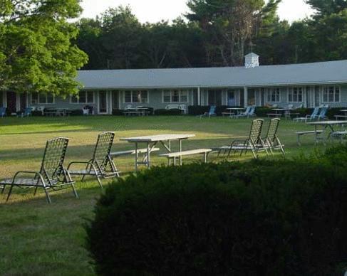 Capewind Waterfront Resort Falmouth Exterior foto